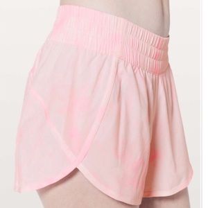 Lululemon Tracker Short 4"
Diamond Dye White Miami Pink
